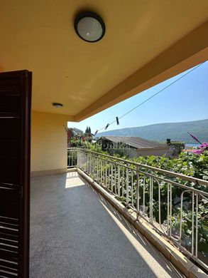 Casa en Herceg Novi