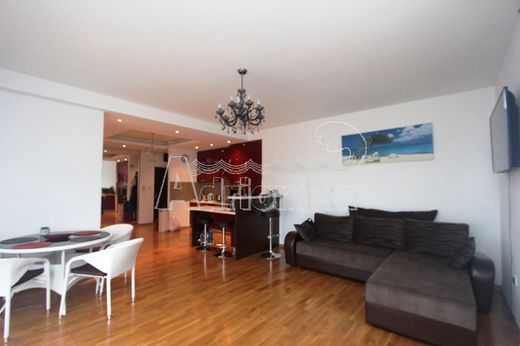 Apartment / Etagenwohnung in Budva