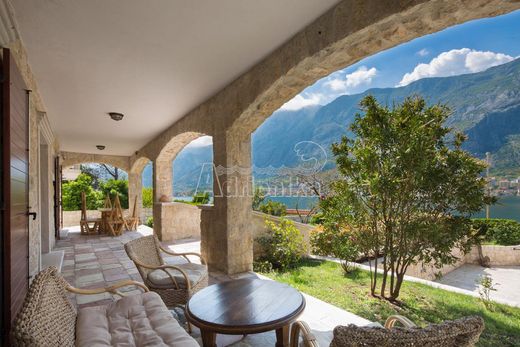Maison individuelle à Kotor