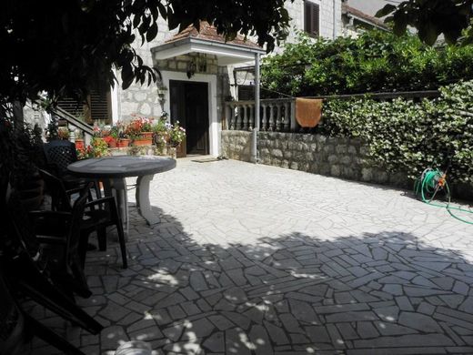 Einfamilienhaus in Kotor