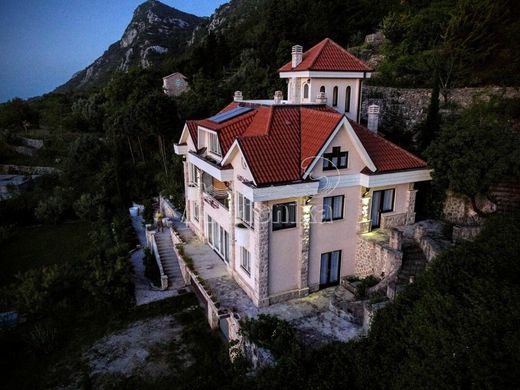 Detached House in Budva