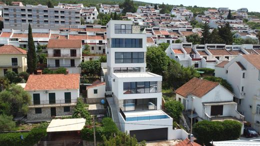 Casa Unifamiliare a Teodo, Tivat