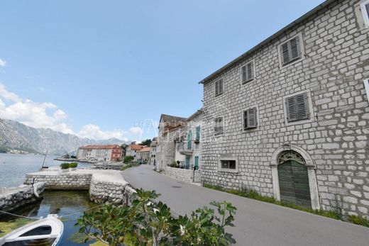 Vrijstaand huis in Kotor