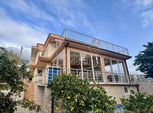 Barの一戸建て住宅