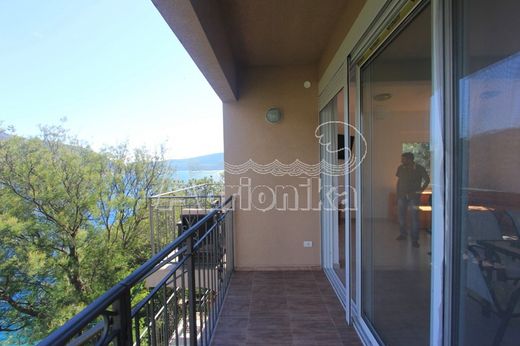 Villa a Teodo, Tivat