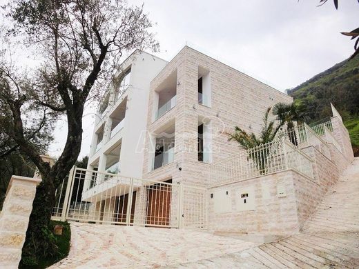 Maison individuelle à Kotor