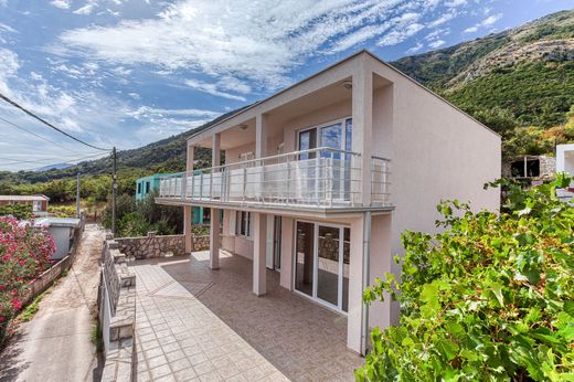 Detached House in Bar