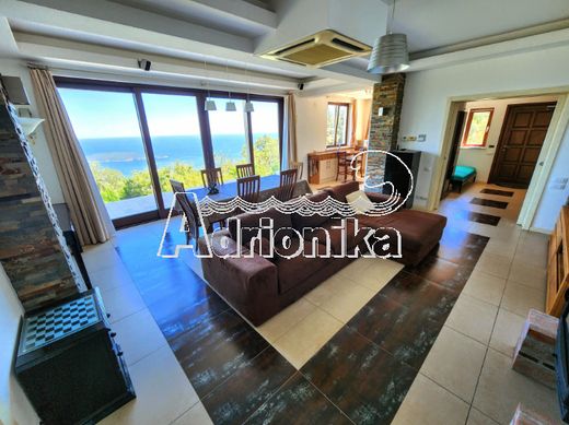 Villa à Budva