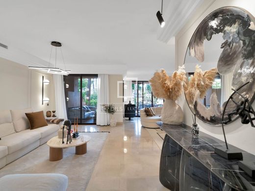 Apartment in Puerto Banus, Malaga