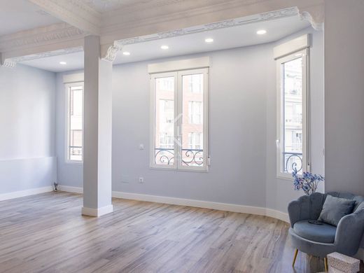 Apartment / Etagenwohnung in Valencia, Provinz Valencia