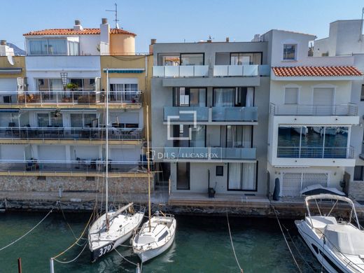 Villa in Empuriabrava, Province of Girona