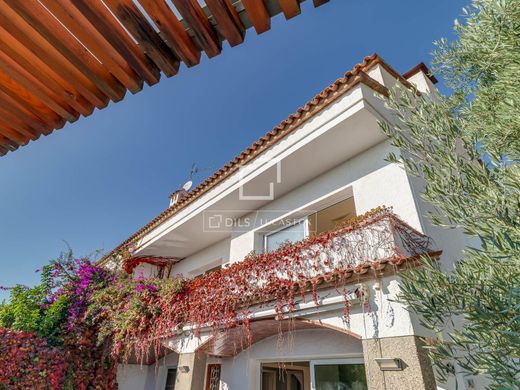 Villa in Sant Just Desvern, Province of Barcelona