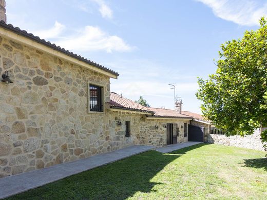 Villa en Celanova, Orense