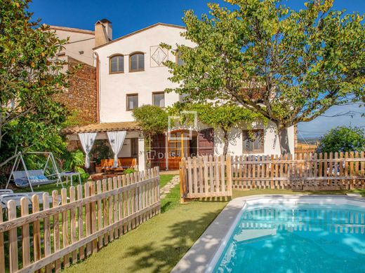Country House in La Bisbal d'Empordà, Province of Girona