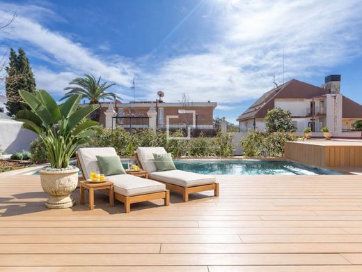 Villa in Sant Just Desvern, Province of Barcelona