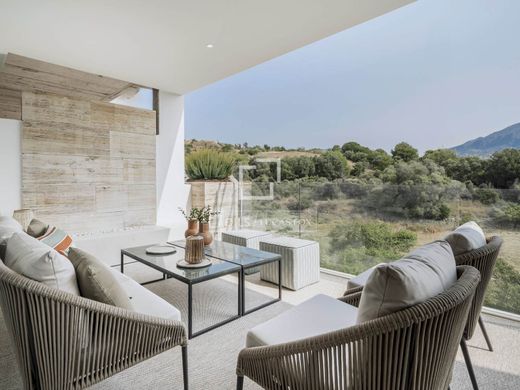 Apartment in Nueva Andalucia, Malaga