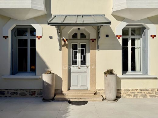 Willa w Le Montellier, Ain