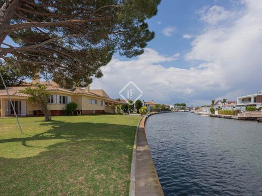 Участок, Castelló d'Empúries, Província de Girona