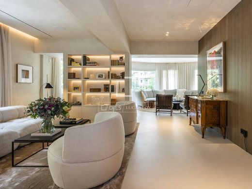 Apartment / Etagenwohnung in Barcelona, Provinz Barcelona