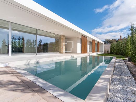 Villa in Boadilla del Monte, Province of Madrid