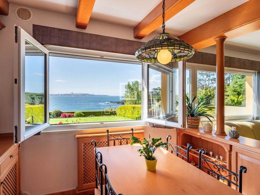 Villa in Oleiros, Provincia da Coruña