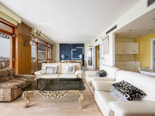 Apartment / Etagenwohnung in Barcelona, Provinz Barcelona
