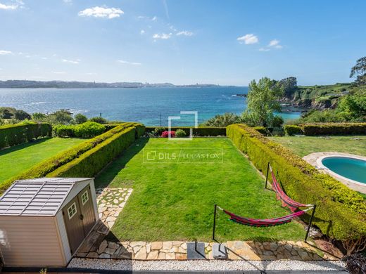 Villa in Oleiros, Provincia da Coruña