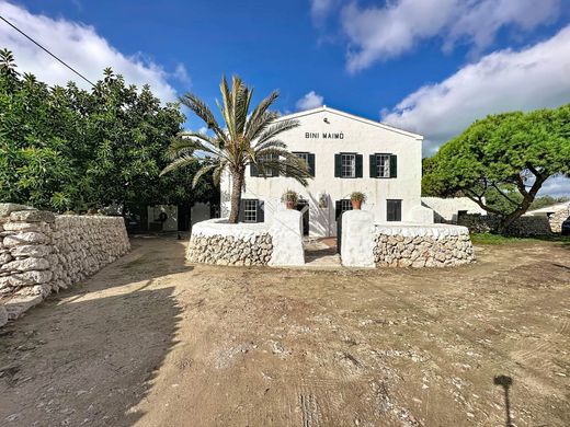 Es Castell, Illes Balearsのカントリーハウス