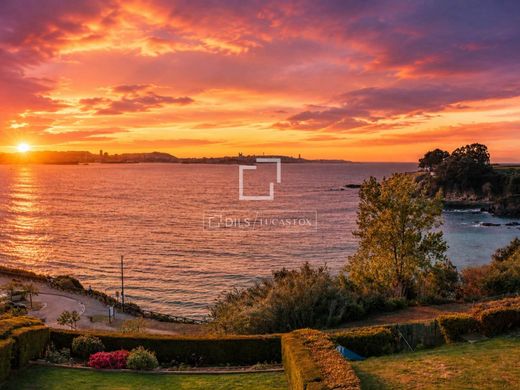 Villa in Oleiros, Provincia da Coruña