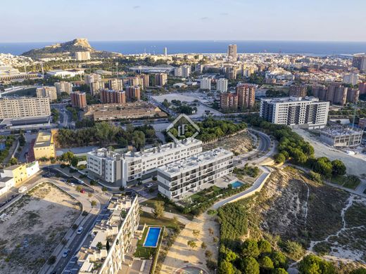 Apartment / Etagenwohnung in Alicante, Provinz Valencia