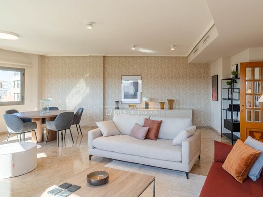 Apartment / Etagenwohnung in Valencia, Provinz Valencia