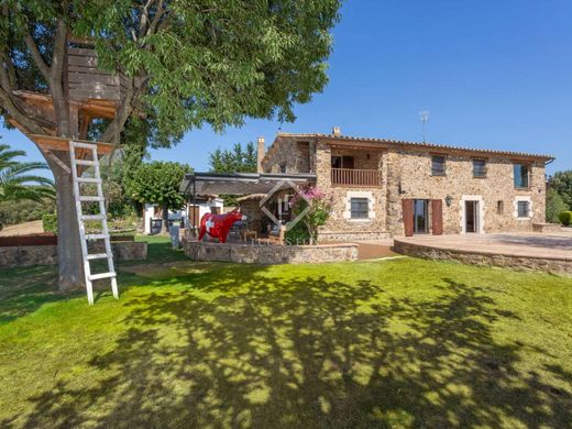 Country House in Estanyol, Province of Girona