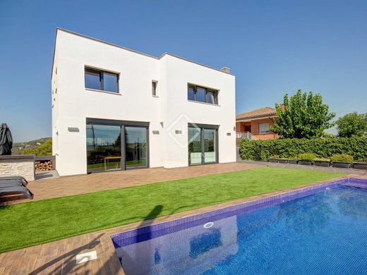 Villa in Canyelles, Province of Barcelona