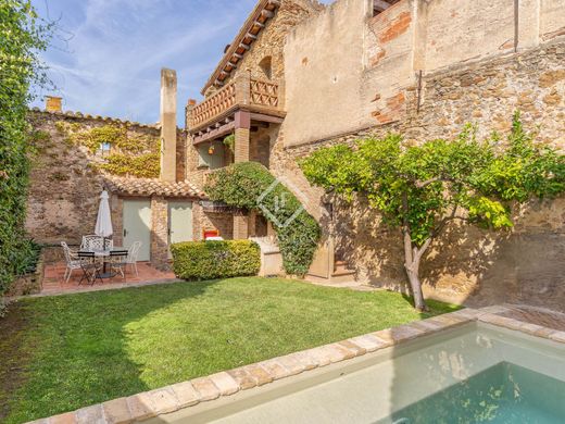 منزل ريفي ﻓﻲ Gualta, Província de Girona