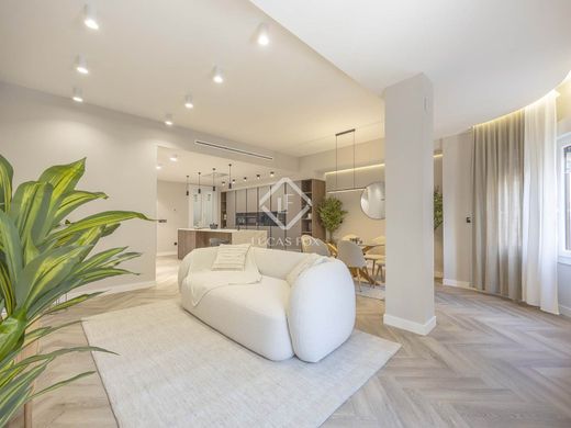 Apartment / Etagenwohnung in Valencia, Provinz Valencia