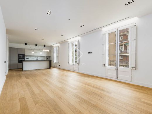 Apartment / Etagenwohnung in Barcelona, Provinz Barcelona