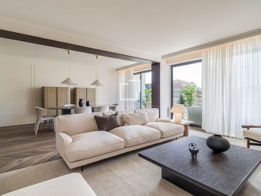 Apartment / Etagenwohnung in Barcelona, Provinz Barcelona