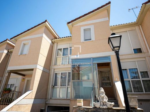 Villa in Pedrezuela, Province of Madrid