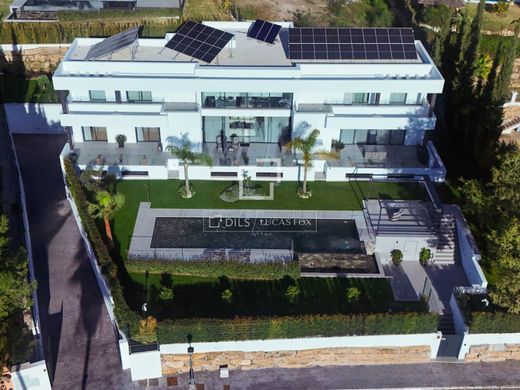 Villa in El Paraíso, Malaga