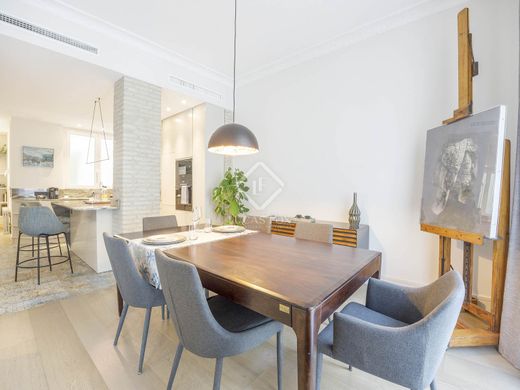 Apartment / Etagenwohnung in Valencia, Provinz Valencia