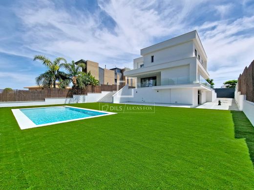 Villa in Vilanova i la Geltrú, Province of Barcelona