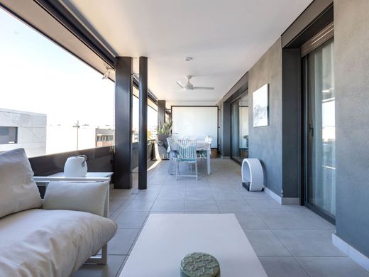 Apartment / Etagenwohnung in Sant Just Desvern, Provinz Barcelona