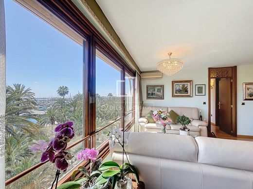 Apartment / Etagenwohnung in Alicante, Provinz Valencia