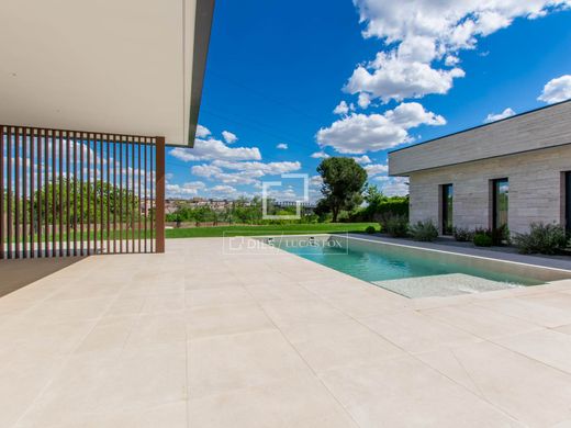 Villa in Boadilla del Monte, Province of Madrid
