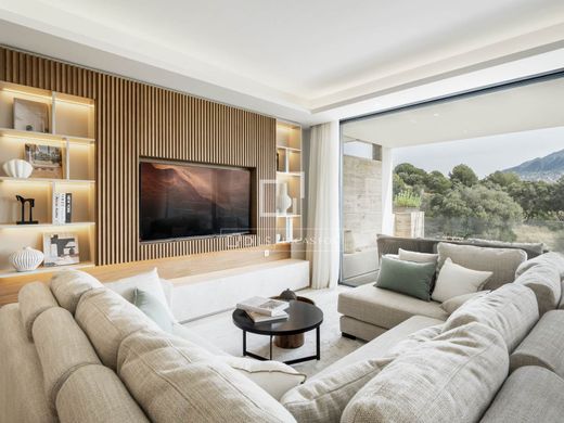 Apartment in Nueva Andalucia, Malaga