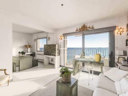 Apartment / Etagenwohnung in Barcelona, Provinz Barcelona