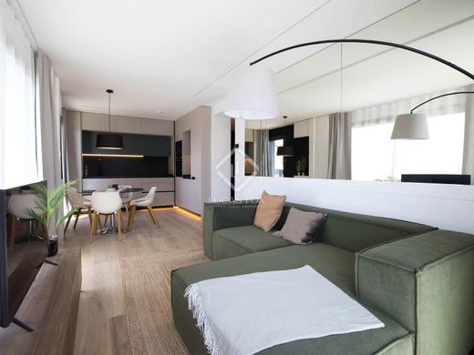 Apartment / Etagenwohnung in Esplugues de Llobregat, Provinz Barcelona