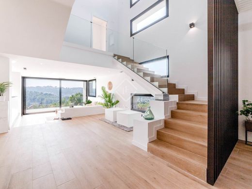 Villa in Canyelles, Province of Barcelona