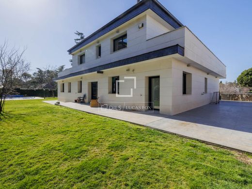 Villa in Boadilla del Monte, Province of Madrid