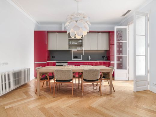 Apartment / Etagenwohnung in Barcelona, Provinz Barcelona